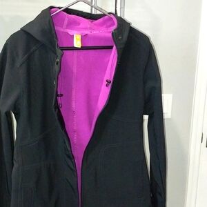 Lucy black and magenta rain jacket like new